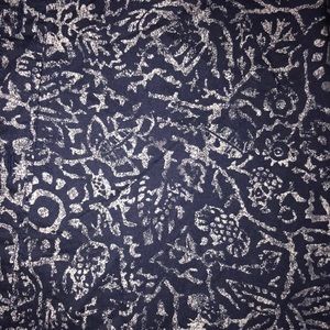 American Eagle blue and white buttons down shirt